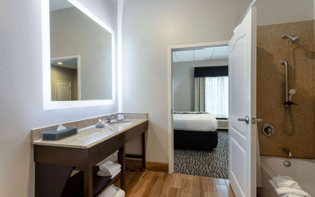 La Quinta Inn & Suites by Wyndham Huntsville Airport Madison