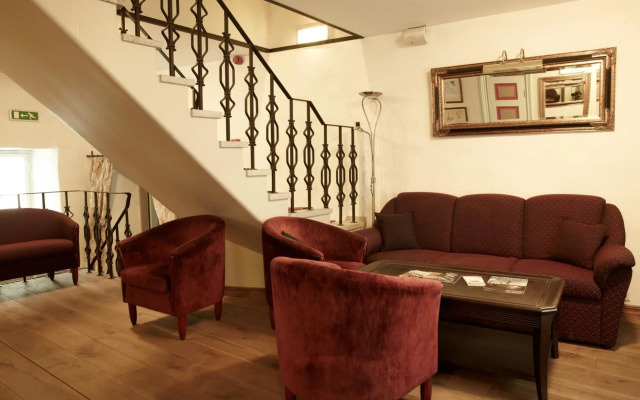 CRU Hotel