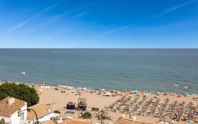 Sea View Apartment 2 Min Walk From the Beach