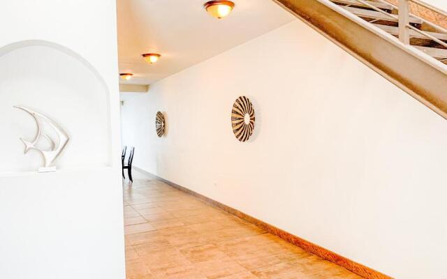 Beautiful 3 BDR 2,5 Bath- Steps from Beach w/PKG