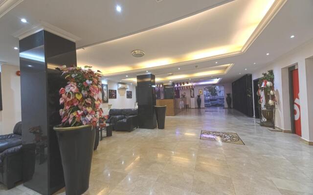 OYO 117 Majestic Hotel