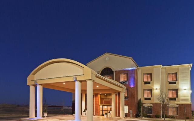 Holiday Inn Express & Suites Plainview, an IHG Hotel