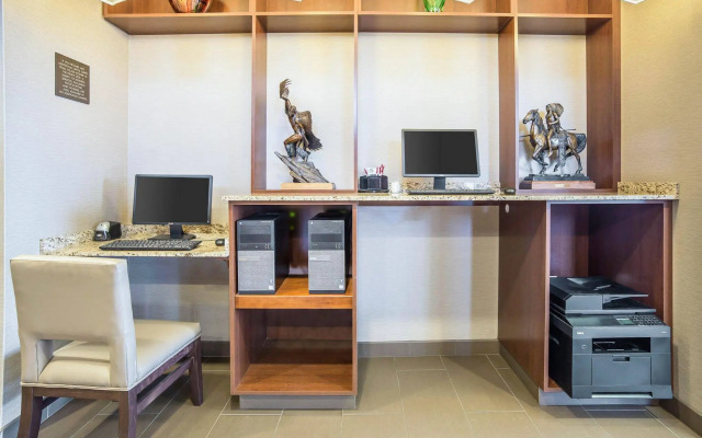 Comfort Suites Airport - University