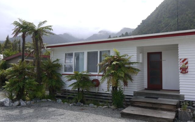 Central Franz Josef Cabins and Flats