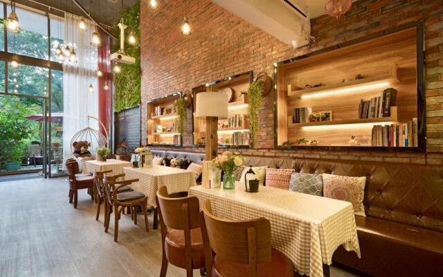Ancient Street No.5 Youth Chic Hotel