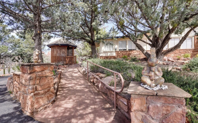 Meditation Garden & Patio: Serene Sedona Gem