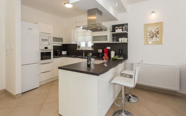 Spacious Villa in Vodice With Pool