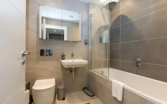 Tranquil & Stylish 1 Bedroom Flat With Private Balcony