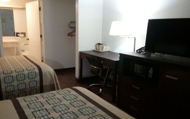 Econo Lodge near the Blue Ridge Parkway I-77