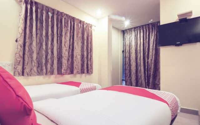 OYO 28047 Hotel Galaxy Residency