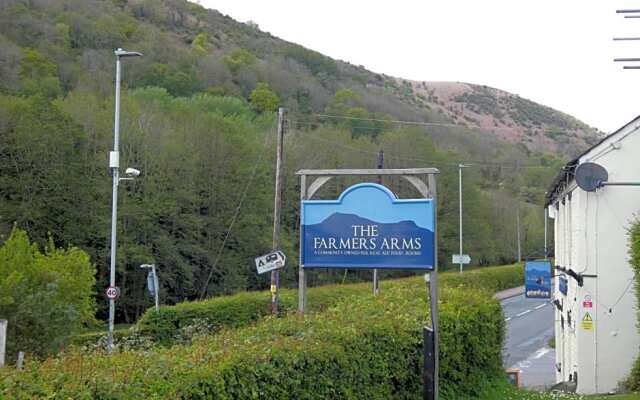 The Farmers Arms, Cwmdu