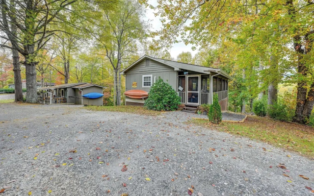 Whittier Vacation Rental Cabin: Pets Welcome!