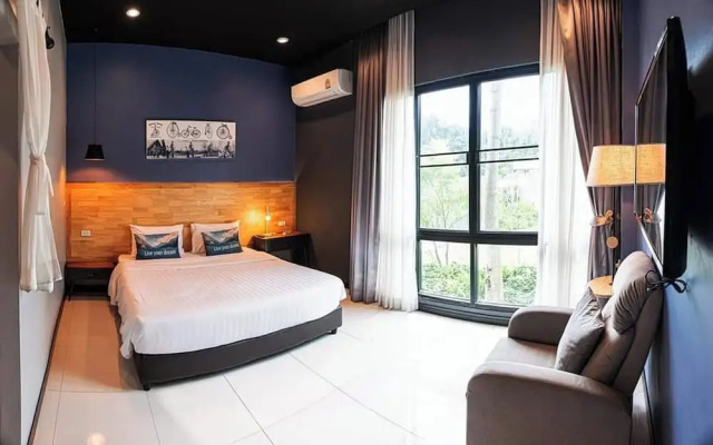 Penny - Farthing Pool Villa