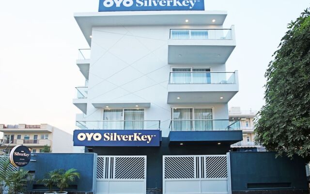 Silverkey Executive Stays 43483 Near a One Hospital