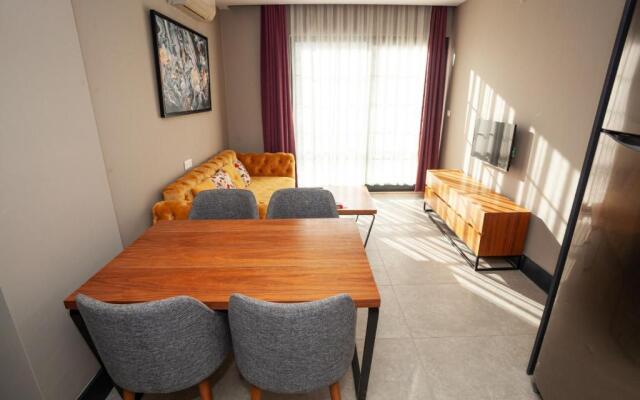 1 Room, Luxury shared pool apartment