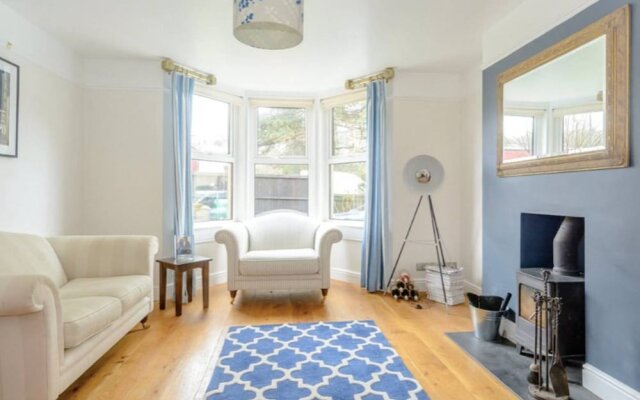 3 Bedroom House With Parking In Bath