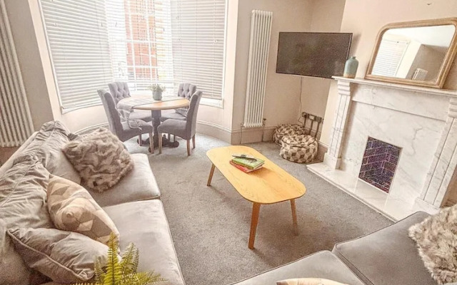 Oxford Street Grand Apartment