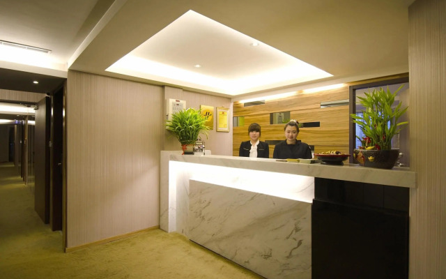 Jing Guang Hotel