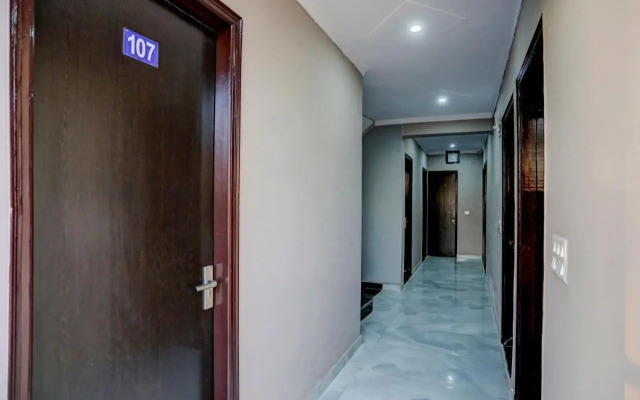 OYO Flagship 80490 Metro Plus