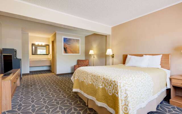 Days Inn by Wyndham Fairmont