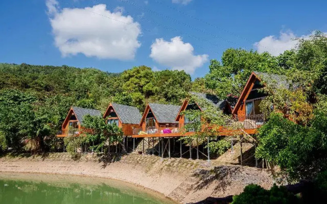 Bai Tu Long Mountain Resort