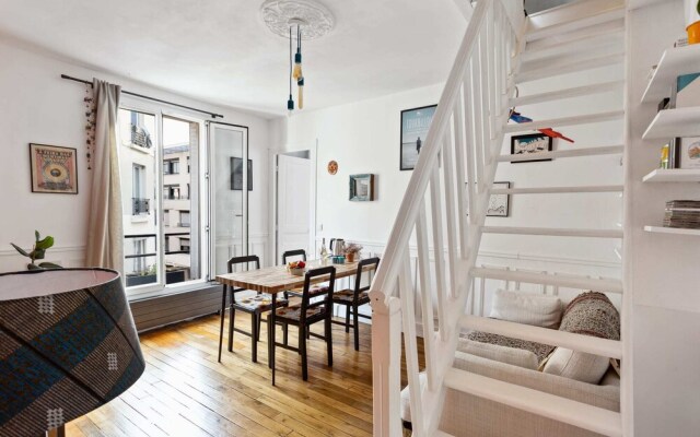Spacious and Bright Duplex Located in the 19th