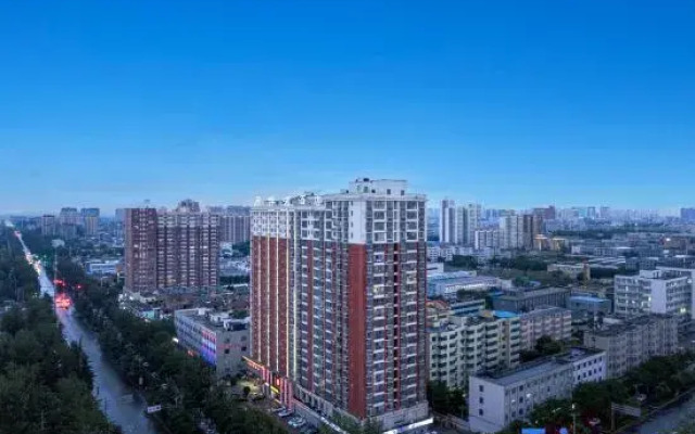 Yuebanwan Hotel (Fat Donglai at Xuchang Railway Station)