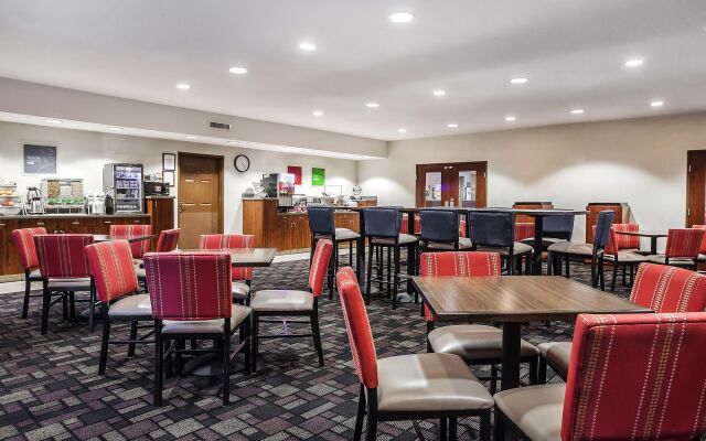 Comfort Suites Independence - Kansas City