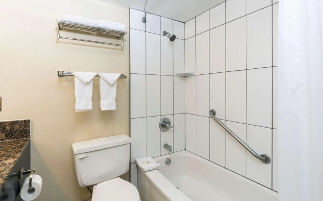 Quality Inn Downtown Inner Harbour