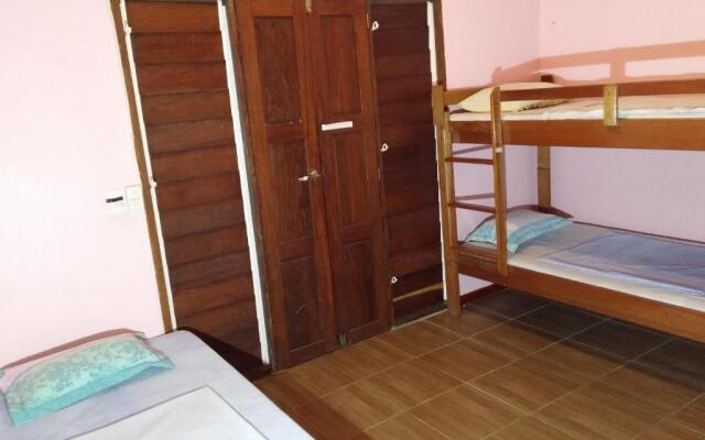 Bluepango Guest House - Hostel