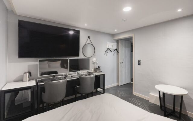 Zam Hotel