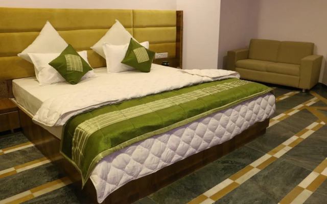 The Grand Midway hotel