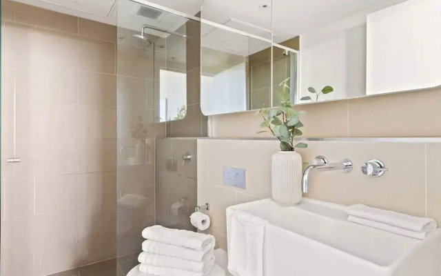 Cozy & Chic 2BR Apt Walk to Melbourne Central