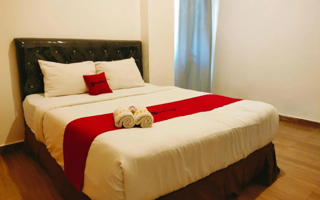 OYO 1957 Riverside Residence