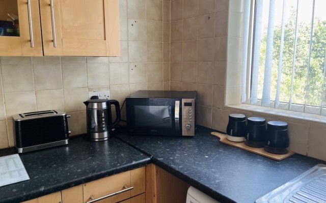 Impeccable 3-bed House in Rotherham