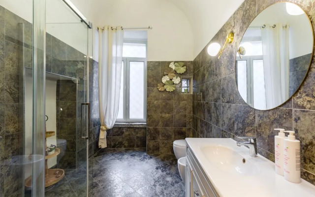 Design Flat in the City Center by Wonderful Italy
