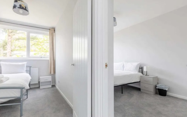 Newly Renovated 3BD Home, Islington!