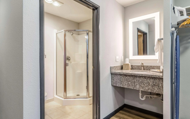Red Lion Inn & Suites Des Moines