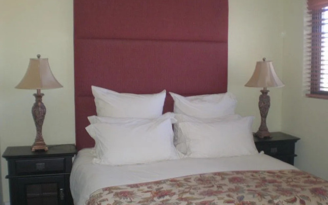 Island Club Hotel & Apartments