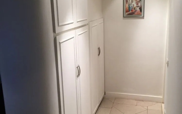 Ocean Flat Condo Building by LinkHouse