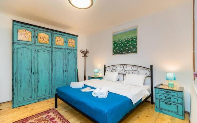 Wehost Apartment with Ethnic Design