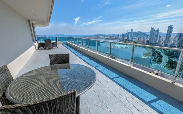 YC 701-C l Apartamento 2BR en av balboa