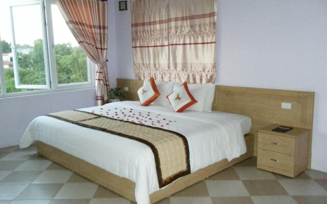 OYO 593 Bach Duong Hotel