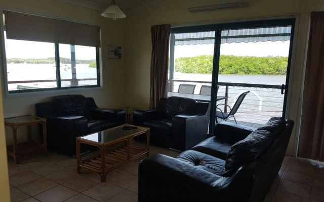 Lucinda Fishing Lodge