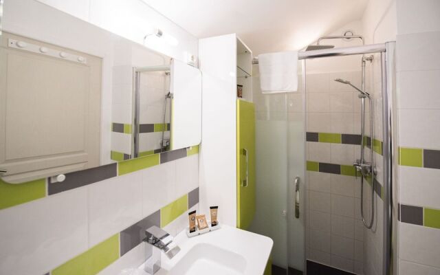 Logis Hôtel Domaine les Falaises