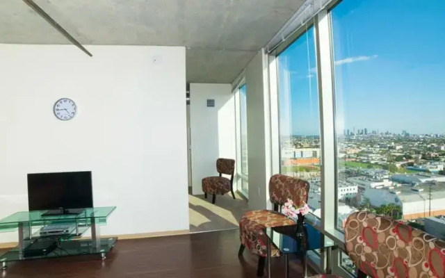 Hollywood Arch Apartment
