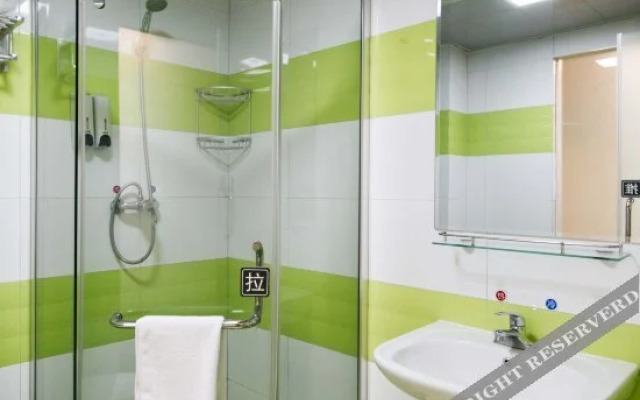 Elan Hotel (Wuhu Economic Development Zone Baixian Plaza Polka)