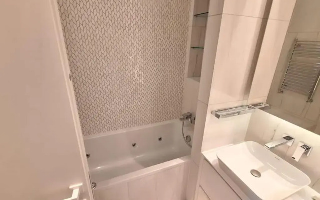 Phaedrus Living Del Mar Suite 311