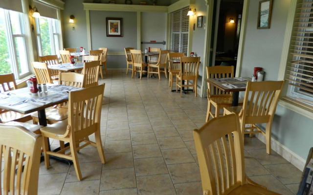 Hill Top Motel & Restaurant