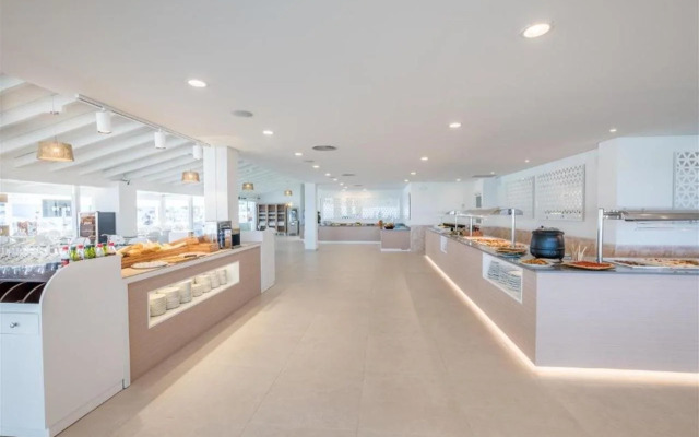 Fergus Style Carema Beach